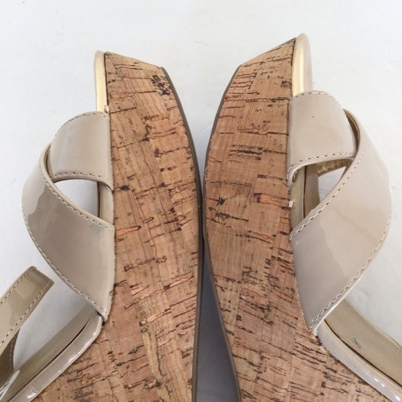 GUESS CORK WEDGE STRAPPY PLATFORM SANDALS SIZE 8.5 - Picture 8 of 16